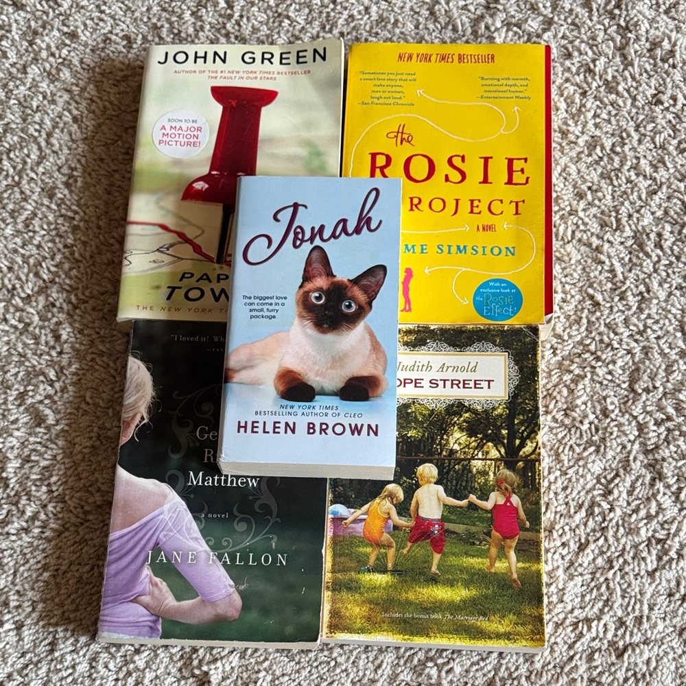 Assorted Romance Book Collection (5 books) - Picture 2 of 10
